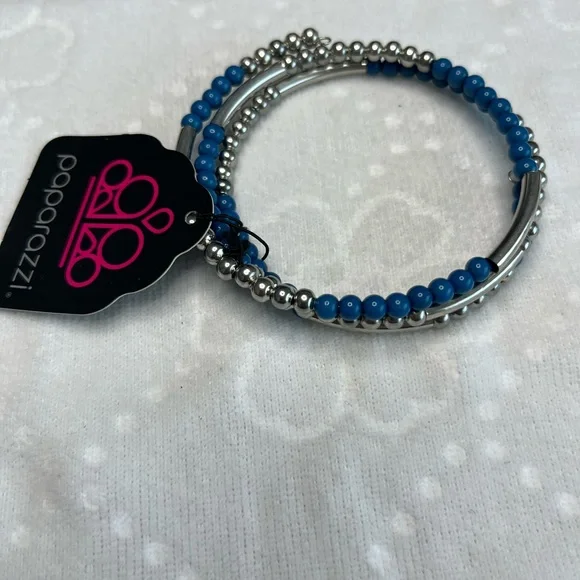 49 Paparazzi Silver and Teal “Tourist Trap” Beaded Bracelet - Picture 2 of 3
